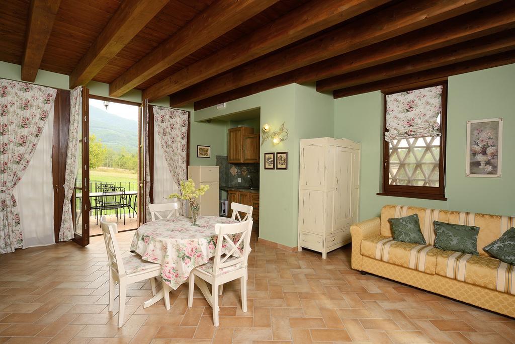 Agriturismo I Granai Crocemaroggia Exterior foto