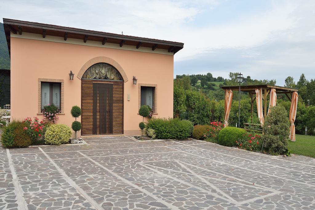 Agriturismo I Granai Crocemaroggia Exterior foto