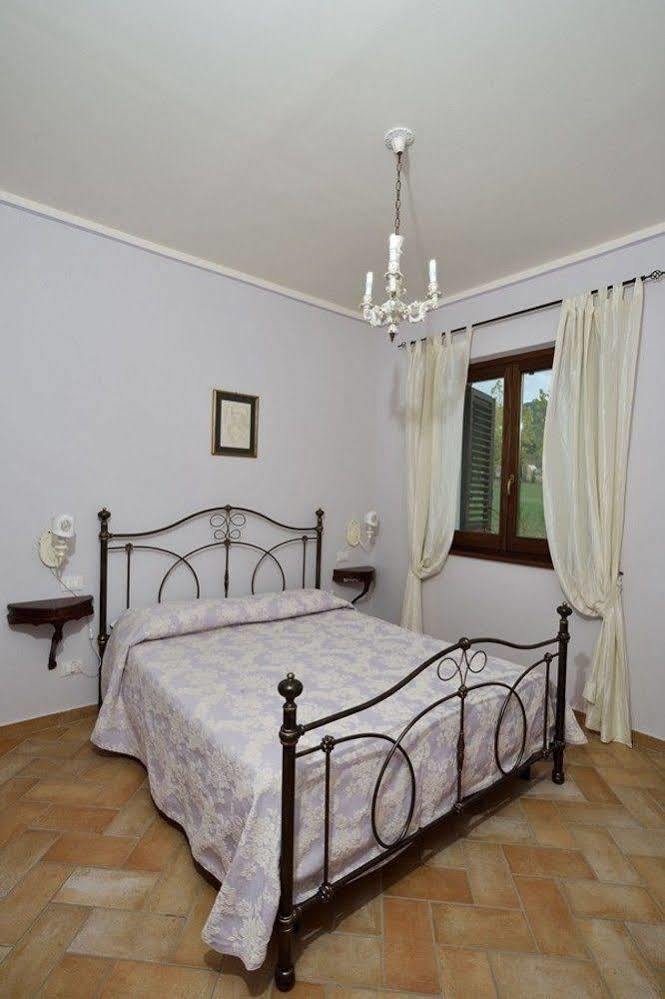 Agriturismo I Granai Crocemaroggia Exterior foto